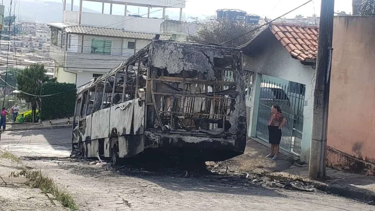 Ele foi demitido e incendiou ônibus em protesto Diário Causa Operária