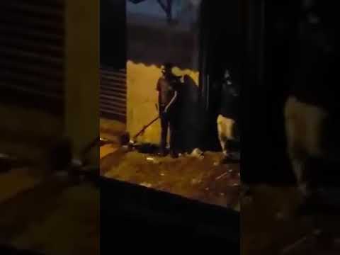 Policial Militar agride homem de muletas