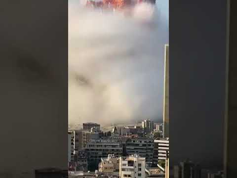 Veja a grande nuvem de fumaça causada pela explosão em Beirute, Líbano