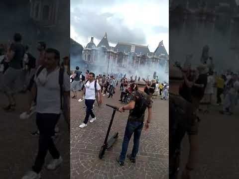 Polícia francesa joga bombas em manifestantes