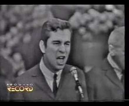Geraldo Vandré canta "Aroeira" - 1967