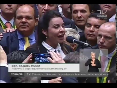 Monteno do voto da deputada Raquel Muniz PSD MG, esposa do  prefeito de Montes Claros, Ruy Muniz