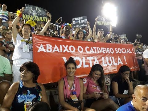 Repressão no desfile das Campeãs das Escolas de Samba no RJ