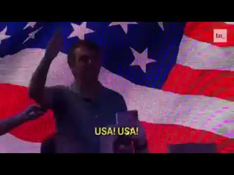 Bolsonaro presta continência à bandeira dos EUA e puxa coro homenageando os EUA