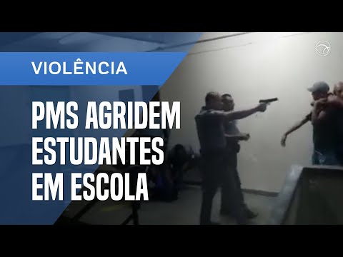 POLICIAIS APONTAM ARMAS PARA ESTUDANTES EM AÇÃO DENTRO DE COLÉGIO