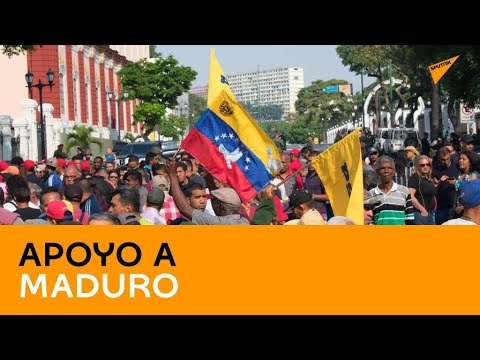 Chavistas se reúnen en el centro de Caracas para apoyar al Gobierno de Maduro