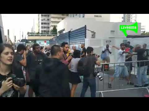 Antifascistas impedem festinha dos apoiadores da Tortura