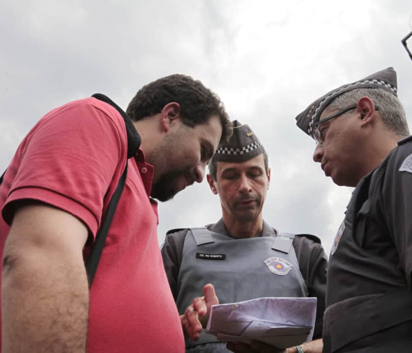 movimento dos trabalhadores sem teto (mtst), realiza ato contra o racionamento de água em são paulo.