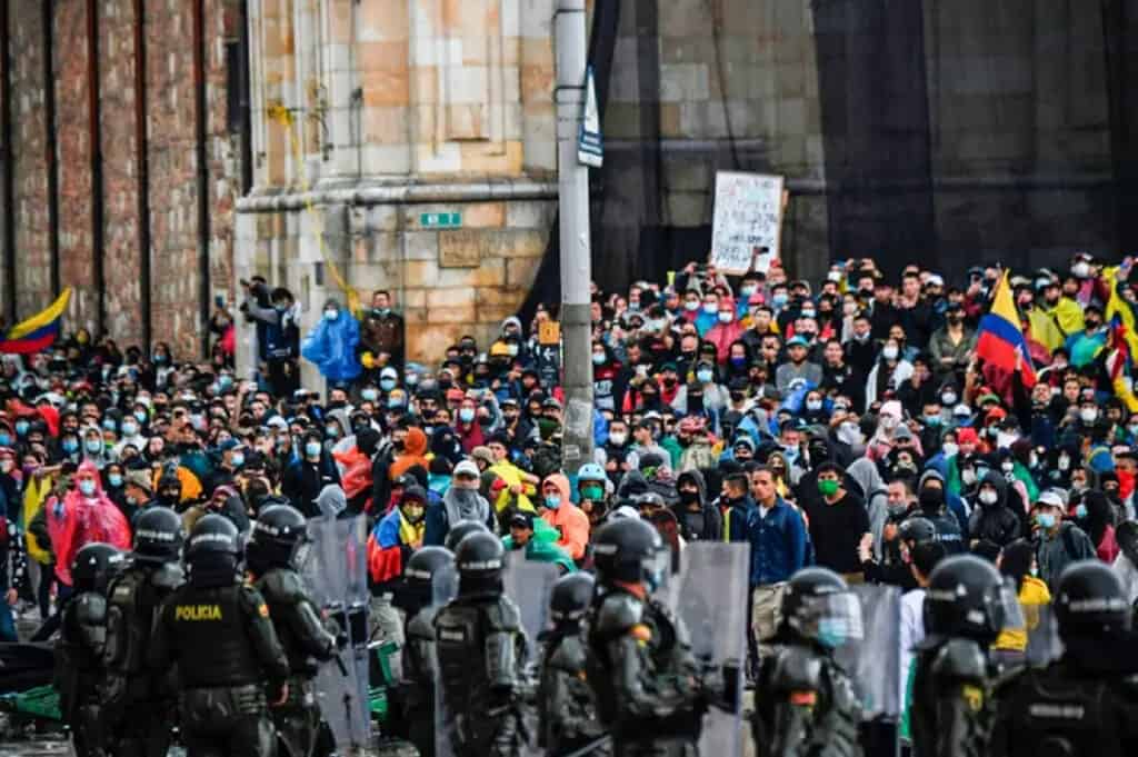 Manifestação contra Petro