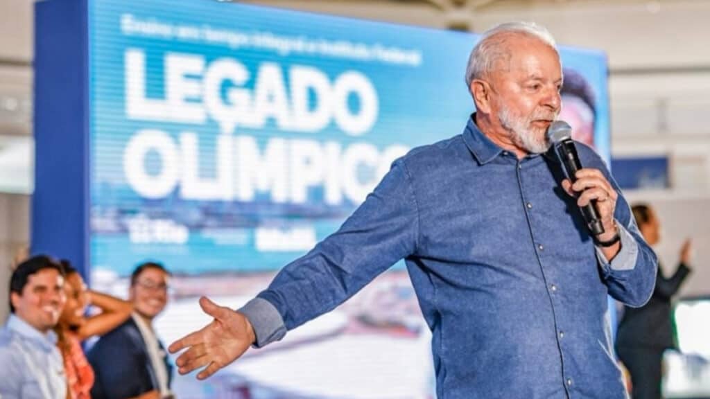 Lula discursando