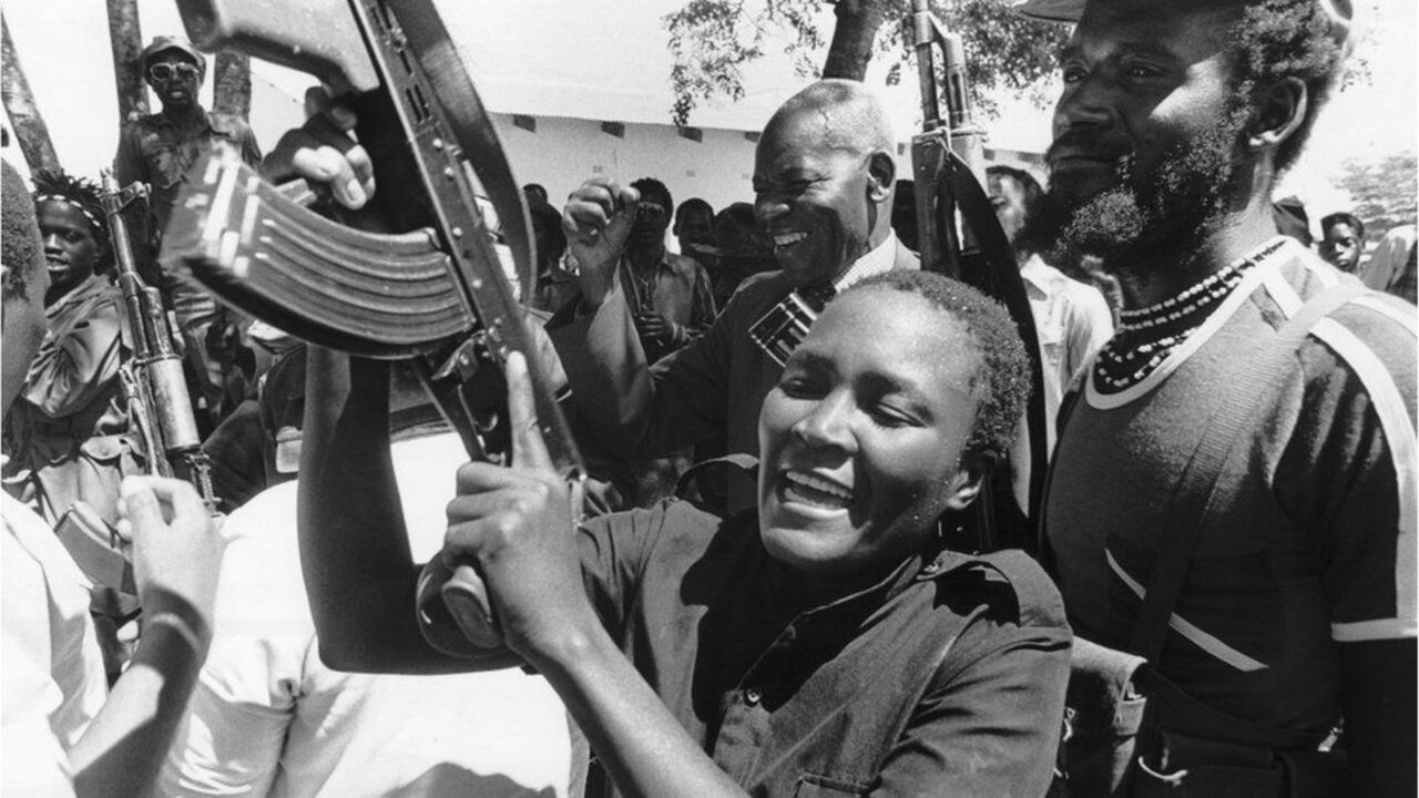 18/4/1980: Zimbábue conquista independência dos britânicos - Diário ...