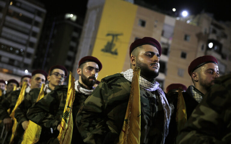 Militantes do Hezbollah em formação em um comício para marcar o Dia de Jerusalém, ou Dia de Al-Quds, em um subúrbio ao sul de Beirute, no Líbano, em 31 de maio de 2019