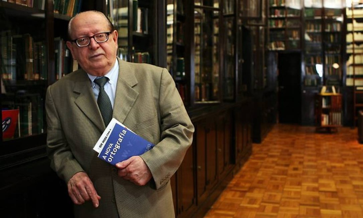 Brasil se despede do filólogo Evanildo Bechara, aos 95 anos - Diário ...