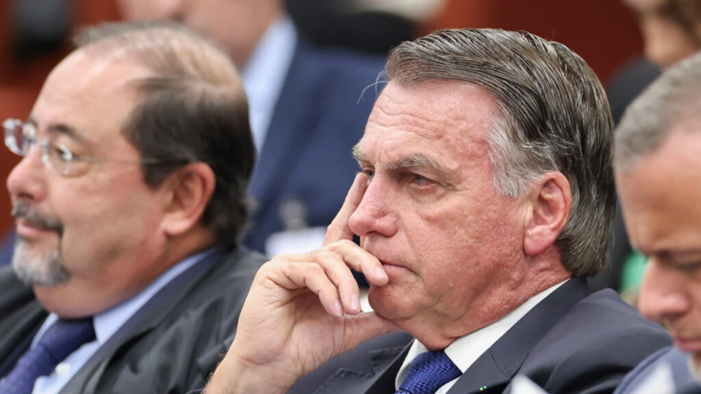 Jair Bolsonaro no banco dos réus