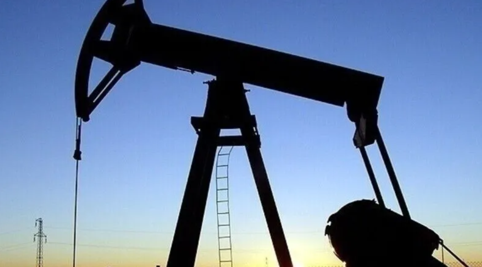 Produção saudita de petróleo cai ao menor nível desde 1990