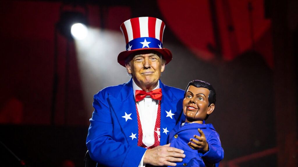 Trump e seu boneco