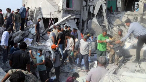 Escola de meninas bombardeada