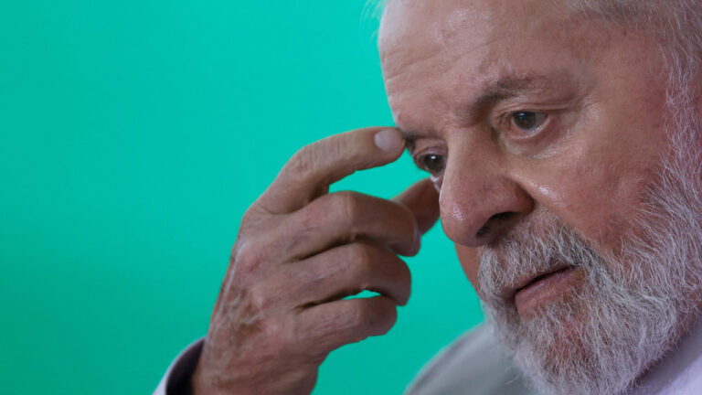 Lula preocupado