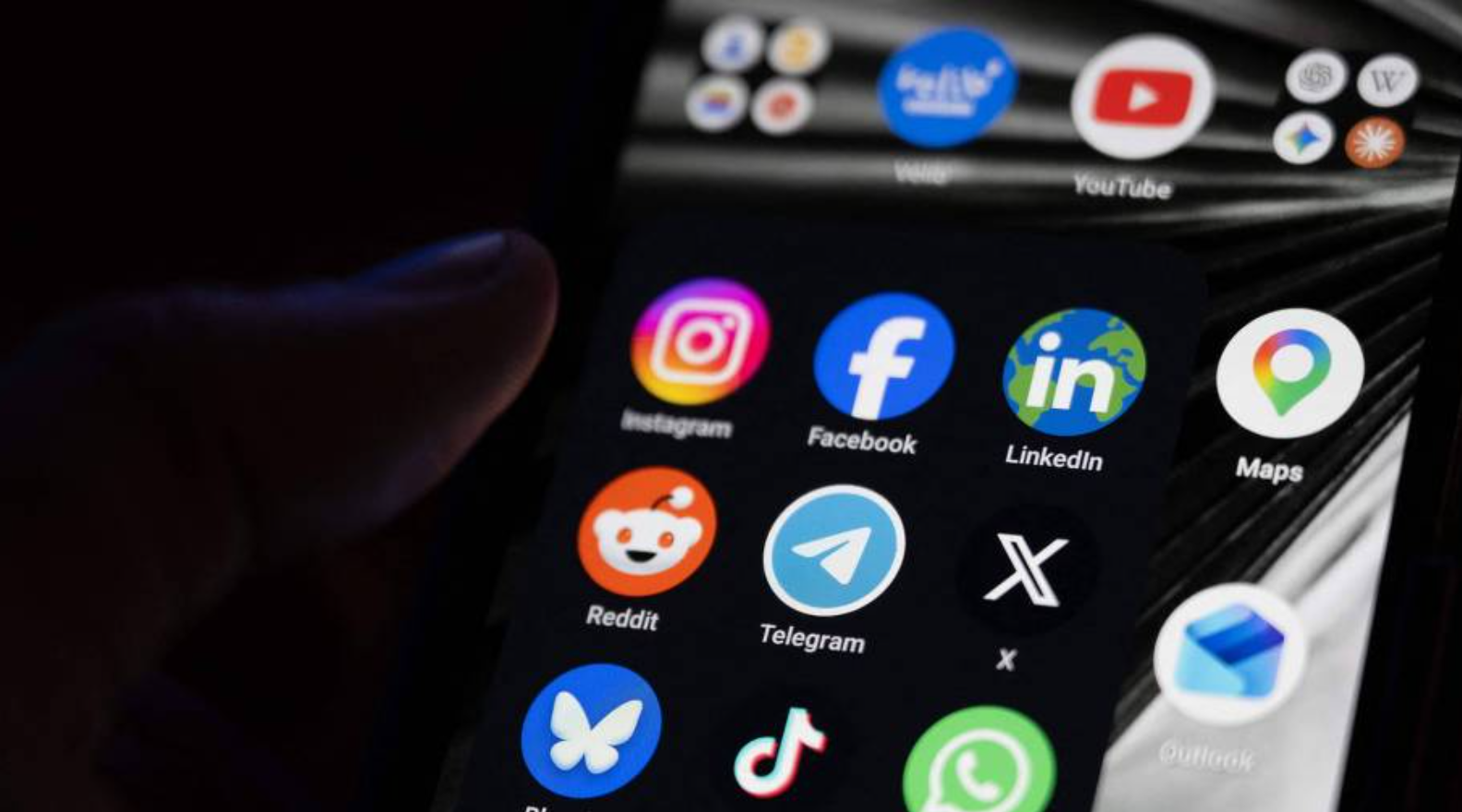 Está comprovado: proibição não reduziu uso das redes por menores