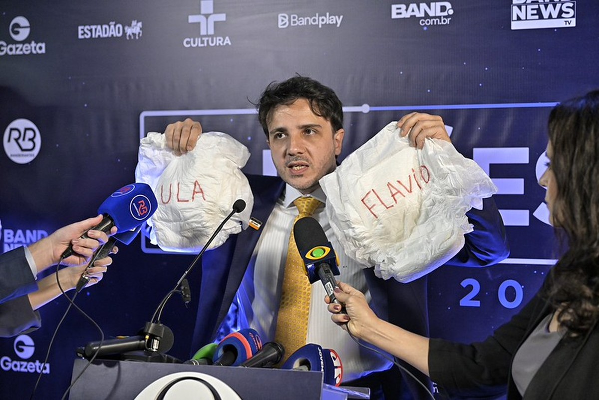 Com três candidatos, debate na Band vira palanque anti-Lula e anti-Flávio