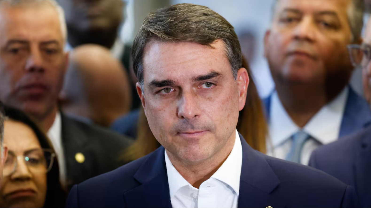Apreensivo, PIG usa caso Master para chantagear Lula e Flávio