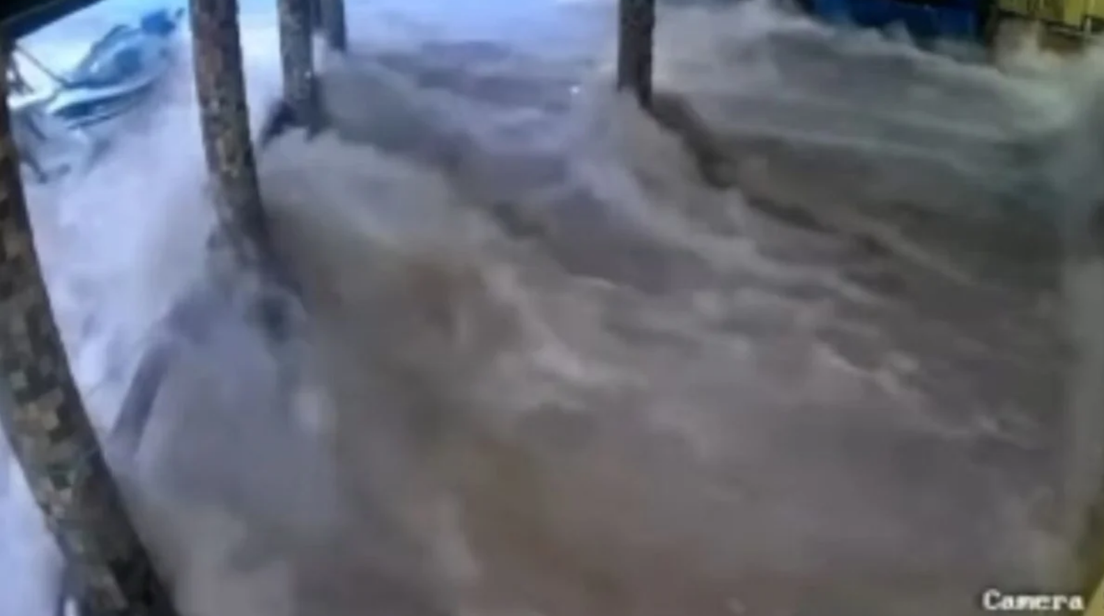 Tsunami meteorológico destrói barcos e invade cidades no Sul de SC