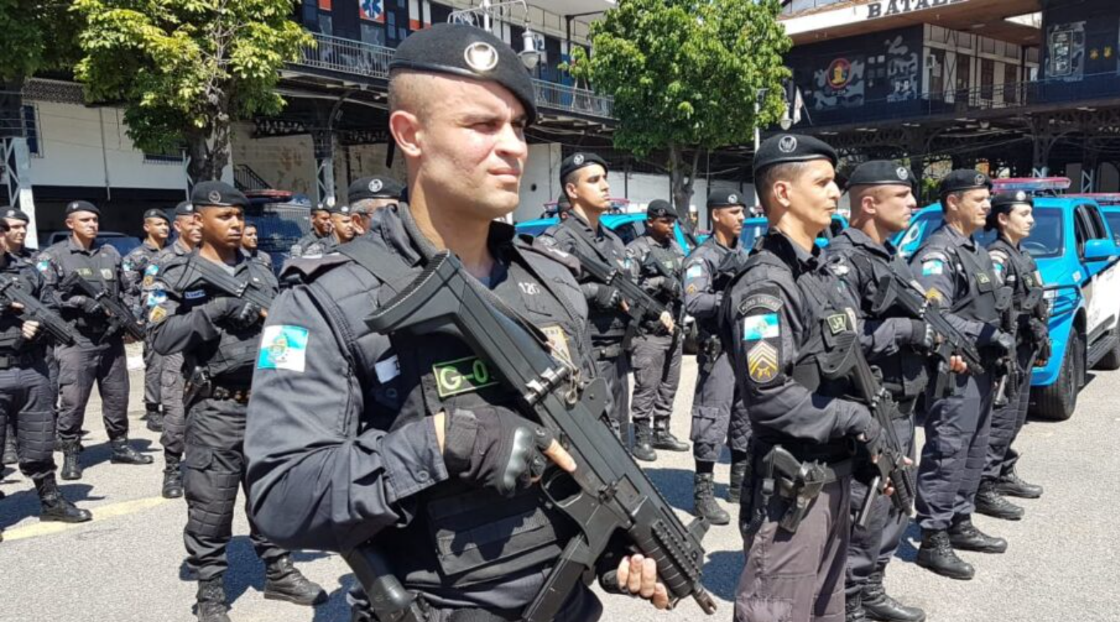 Operação da PM no Rio fecha escolas e leva guerra às favelas