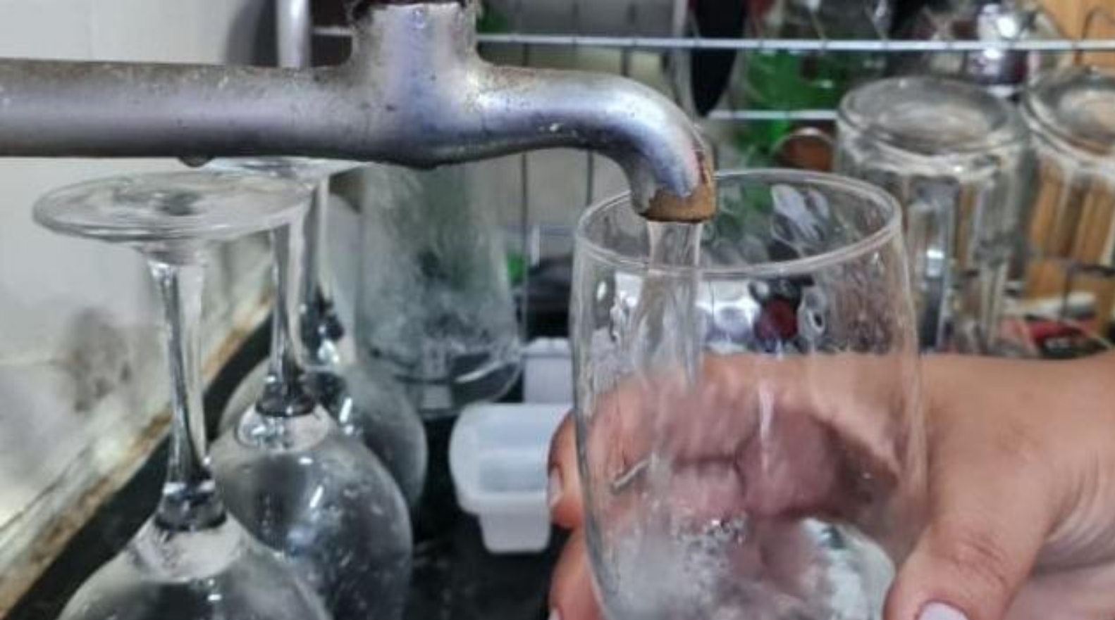 Falta de água ameaça mais de 60 bairros de BH, é preciso reestatizar a Copasa