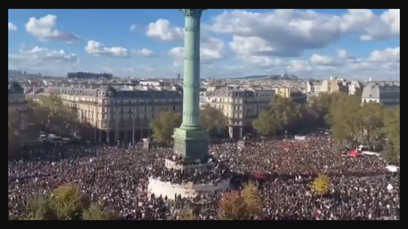 Mais de 130 mil vão às ruas e estudantes tomam a Bastilha na França