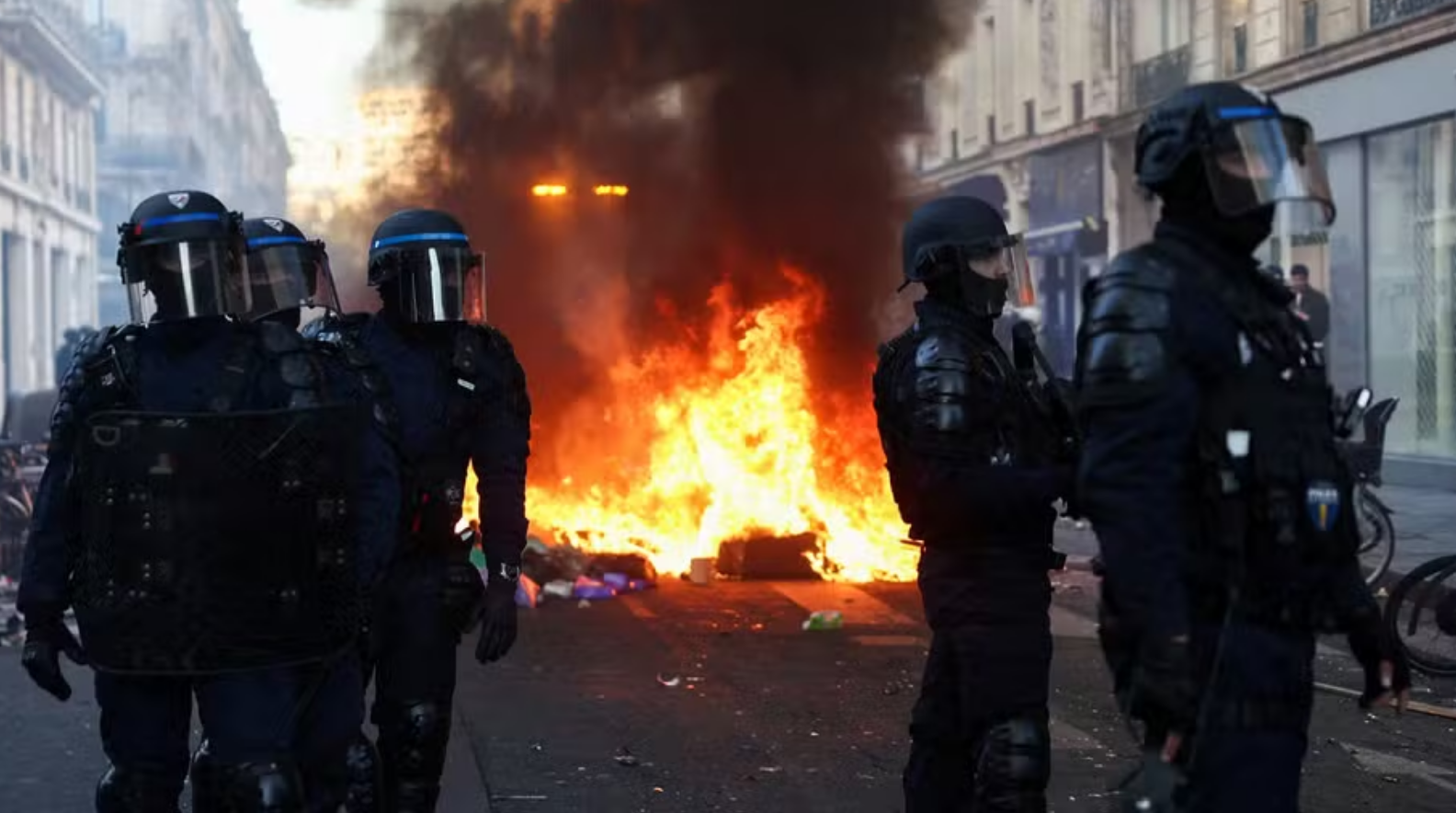 Enquanto esquerda brasileira se afoga na eleição, França mostra o caminho