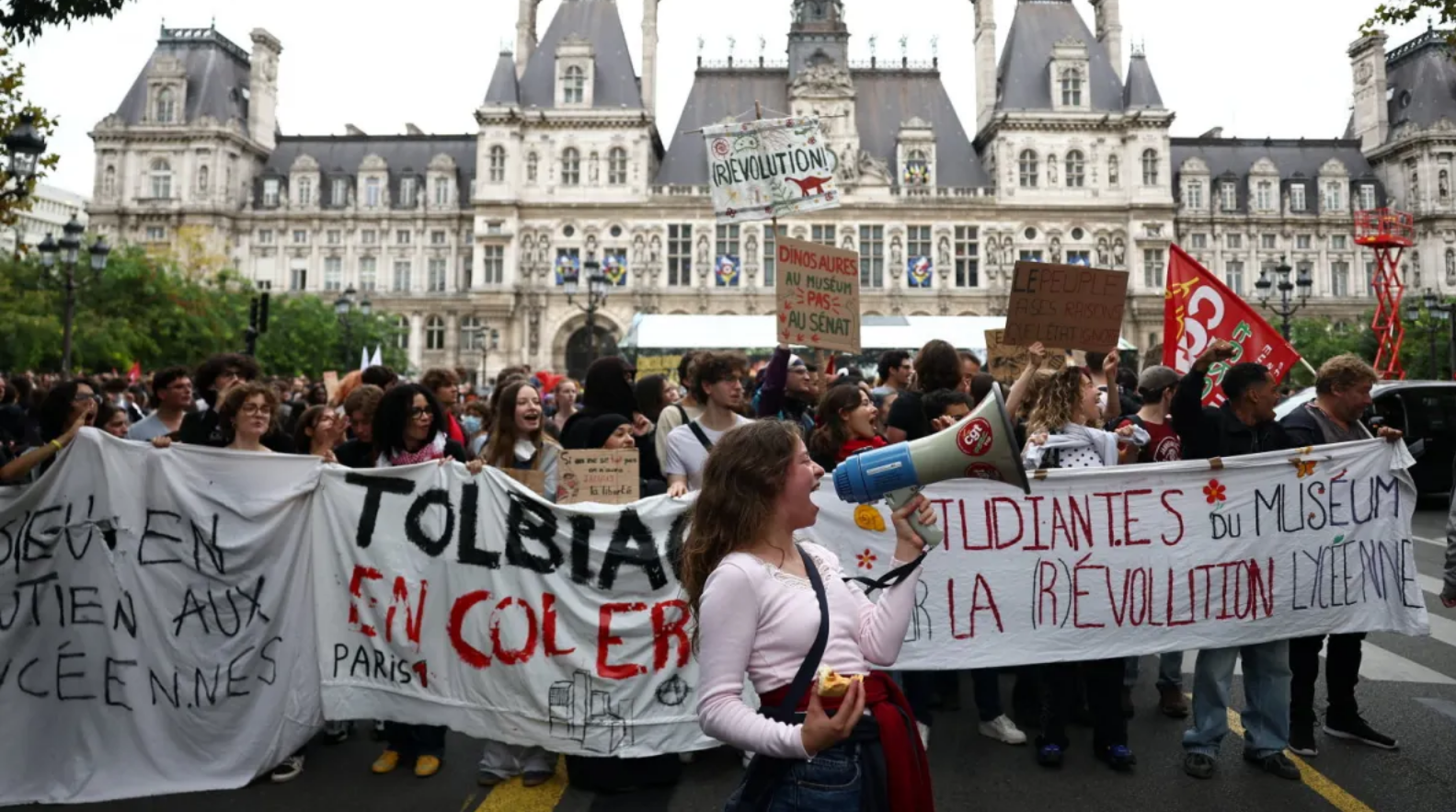 Centenas de milhares pedem ‘Fora Macron’ nas ruas de toda a França
