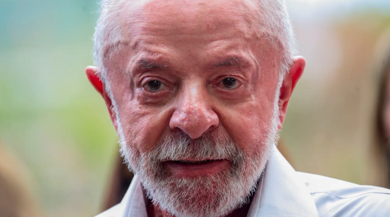 Lula dá total cobertura à perseguição política do STF contra Flávio