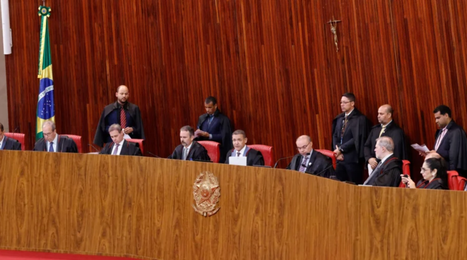 TSE resgata o PSOL, o partido lambe-toga