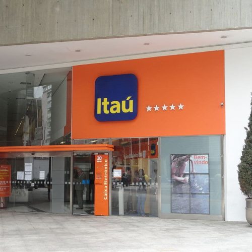 1024px-Itau_Sao_Paulo-Adrian-Michael