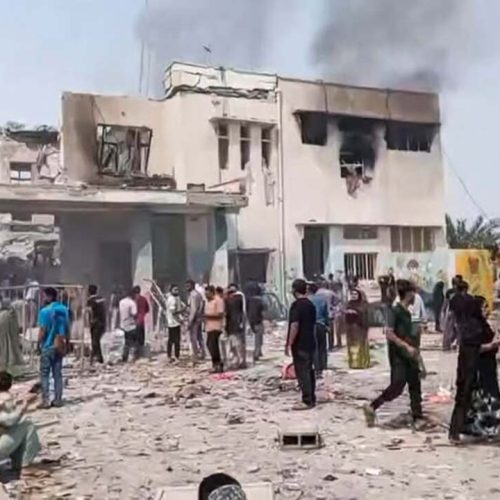 MINAB (IR�N), 28/02/2026.- Captura del video de los momentos posteriores al bombardeo en la ciudad de Minab (Ir�n).  El n�mero de ni�as muertas en un ataque israel� contra una escuela de primaria en la ciudad sure�a iran� de Minab ha ascendido a 24, mientras otras 45 estudiantes han resultado heridas, inform� la gobernaci�n de la provincia de Hormozgan. EFE/MEHR  -SOLO USO EDITORIAL/SOLO DISPONIBLE PARA ILUSTRAR LA NOTICIA QUE ACOMPA�A (CR�DITO OBLIGATORIO)- PROHIBIDO SU USO EN IR�N.