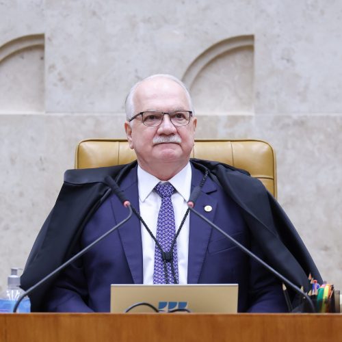 luiz-edson-fachin-sentado-cadeira-presidencia-stf