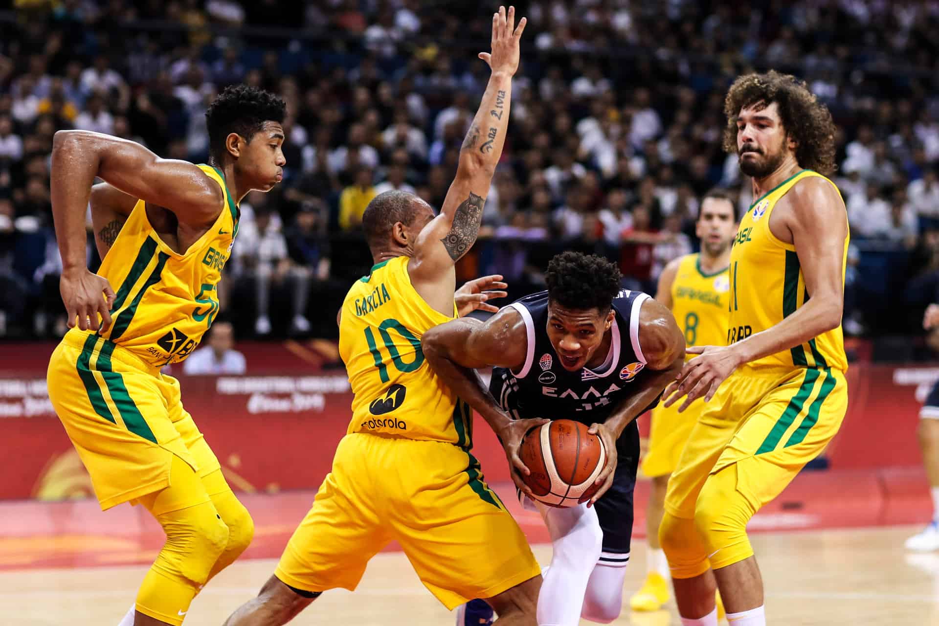 Brasil vence Grécia por um ponto e avança no Mundial de basquete -  03/09/2019 - Esporte - Folha