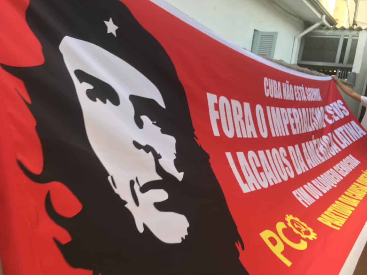 PCO confecciona faixa em defesa de Cuba para os atos de amanhã • Diário Causa Operária