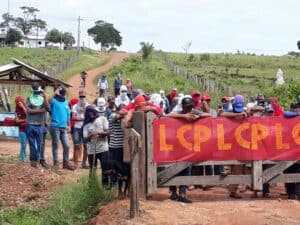 a lcp organiza a luta dos camponeses brasileiros pela terra