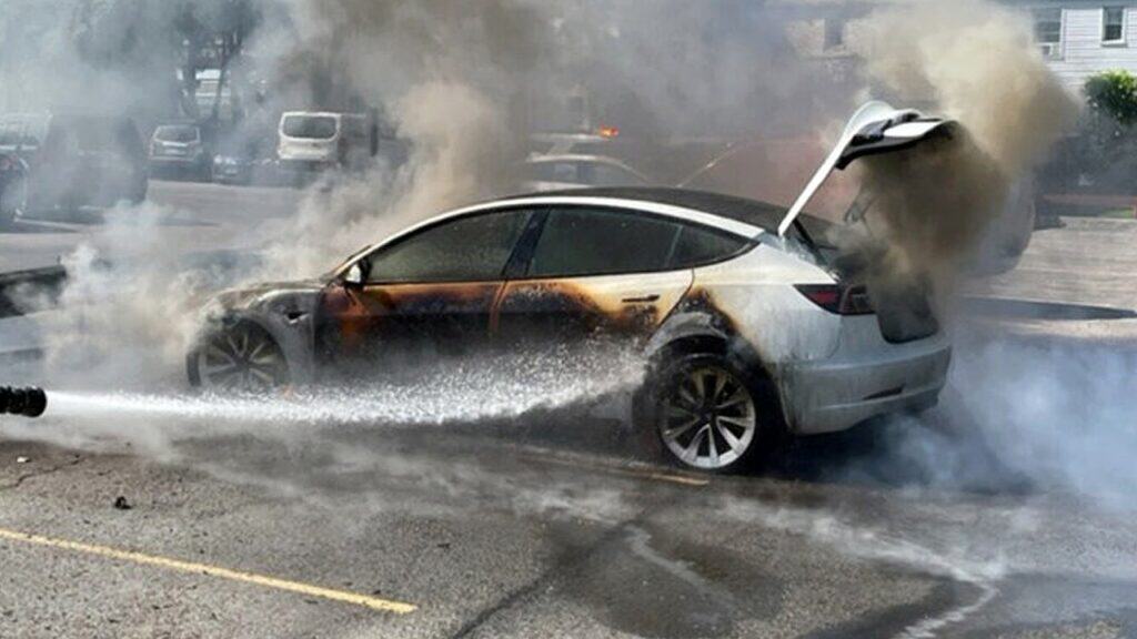 Tesla pegando fogo