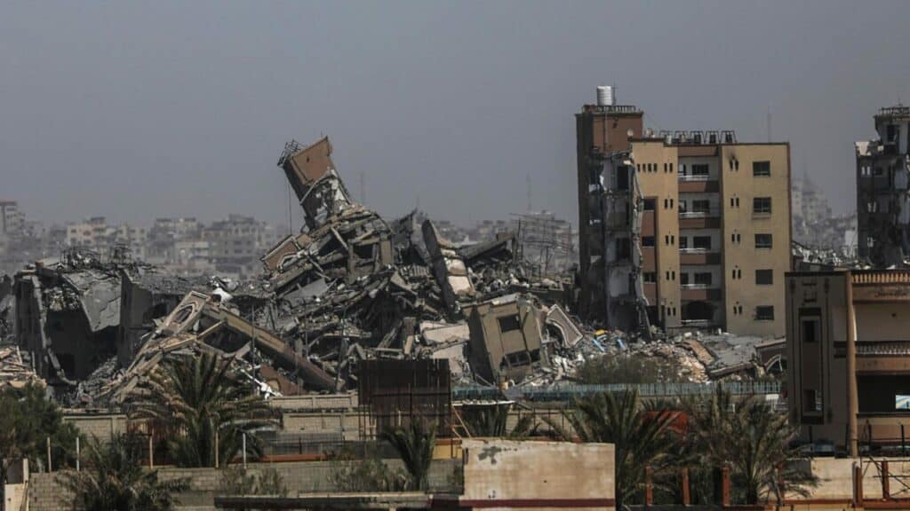 Prédios destruídos na região norte da Faixa de Gaza