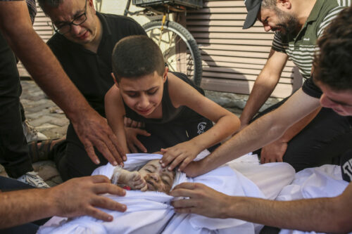 Criança palestina morta.